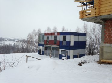 Casa din containere