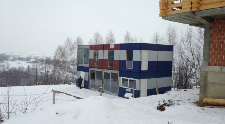 Casa din containere